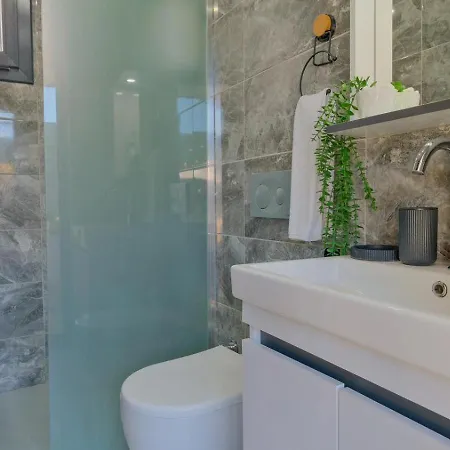 Crystal De-luxe Hotel 4*